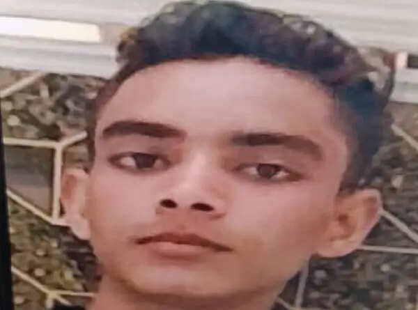 लापता किशोर का शव नहर में मिला,हत्या की आशंका जताते हुए परिजनाें का हंगामा