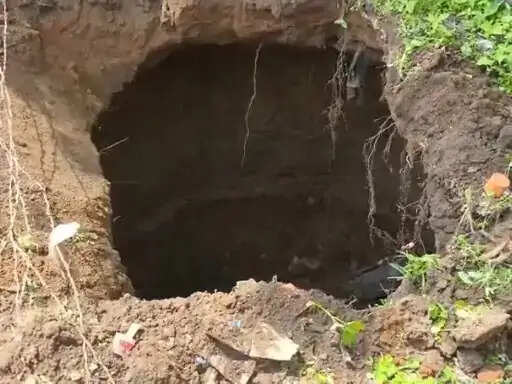 अनूपपुर: स्कूल और कोल खदान के पास धंसी जमीन, दहशत में बच्चों और ग्रामीणों