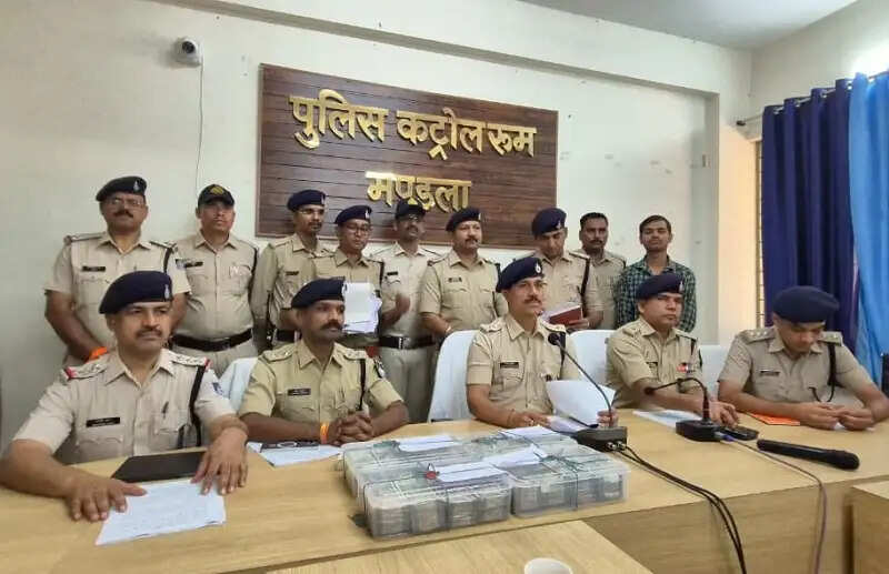 मप्र के मंडला जिले में निवेश के नाम पर 1.75 करोड़ की धोखाधड़ी करने वाले 6 आरोपी गिरफ्तार