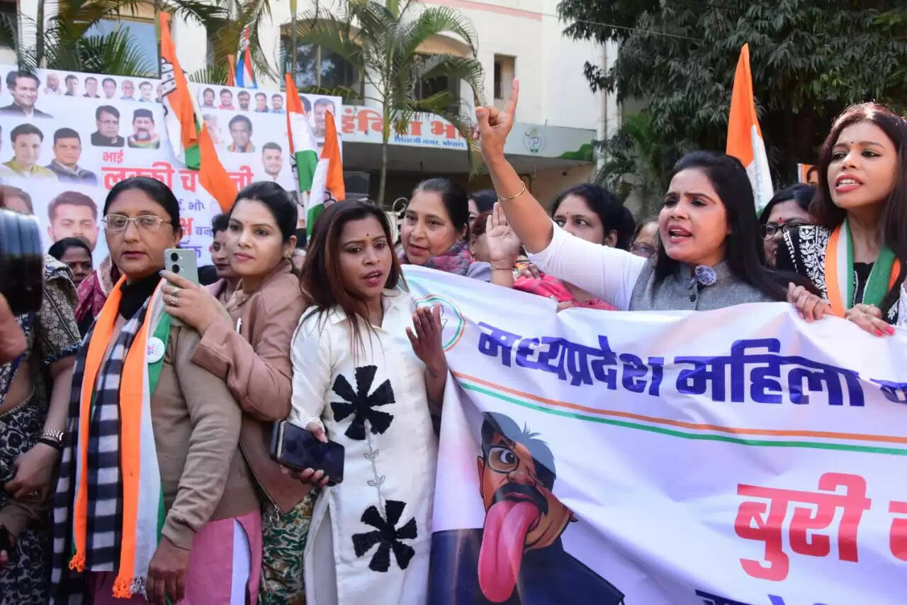 मंत्री विजय शाह के इस्तीफे की मांग को लेकर महिला कांग्रेस का प्रदर्शन, पुलिस ने किया गिरफ्तार