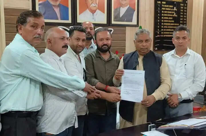 जेकेसीएलयूएफ प्रतिनिधिमंडल ने दिहाड़ी मजदूरों के लिए न्याय की मांग की