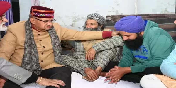 मंत्री गणेश जोशी ने मृतक किसान के परिजनों से की मुलाकात, हर संभव सहायता का दिया आश्वासन