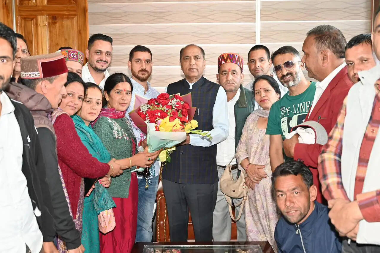 सराज के तांदी में जनादेश का मेला: पूर्व मुख्यमंत्री जयराम ठाकुर से मिले नवनिर्वाचित जनप्रतिनिधि