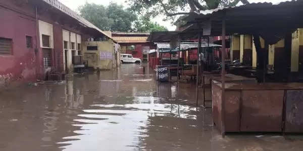 धौलपुर जिले में बारिश से हाहाकार,उर्मिला सागर बांध पर चली चादर