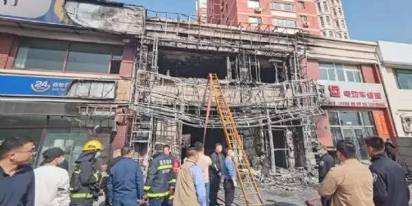 चीन के लियाओनिंग रेस्तरां में आग लगी, 22 लोगों की मौत