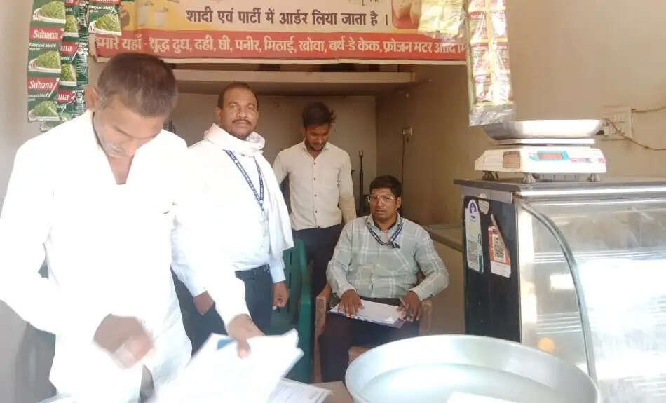 मिथ्या छाप बेसन पर जुर्माना, अमानक पनीर और एफआरके भी जांच में फेल