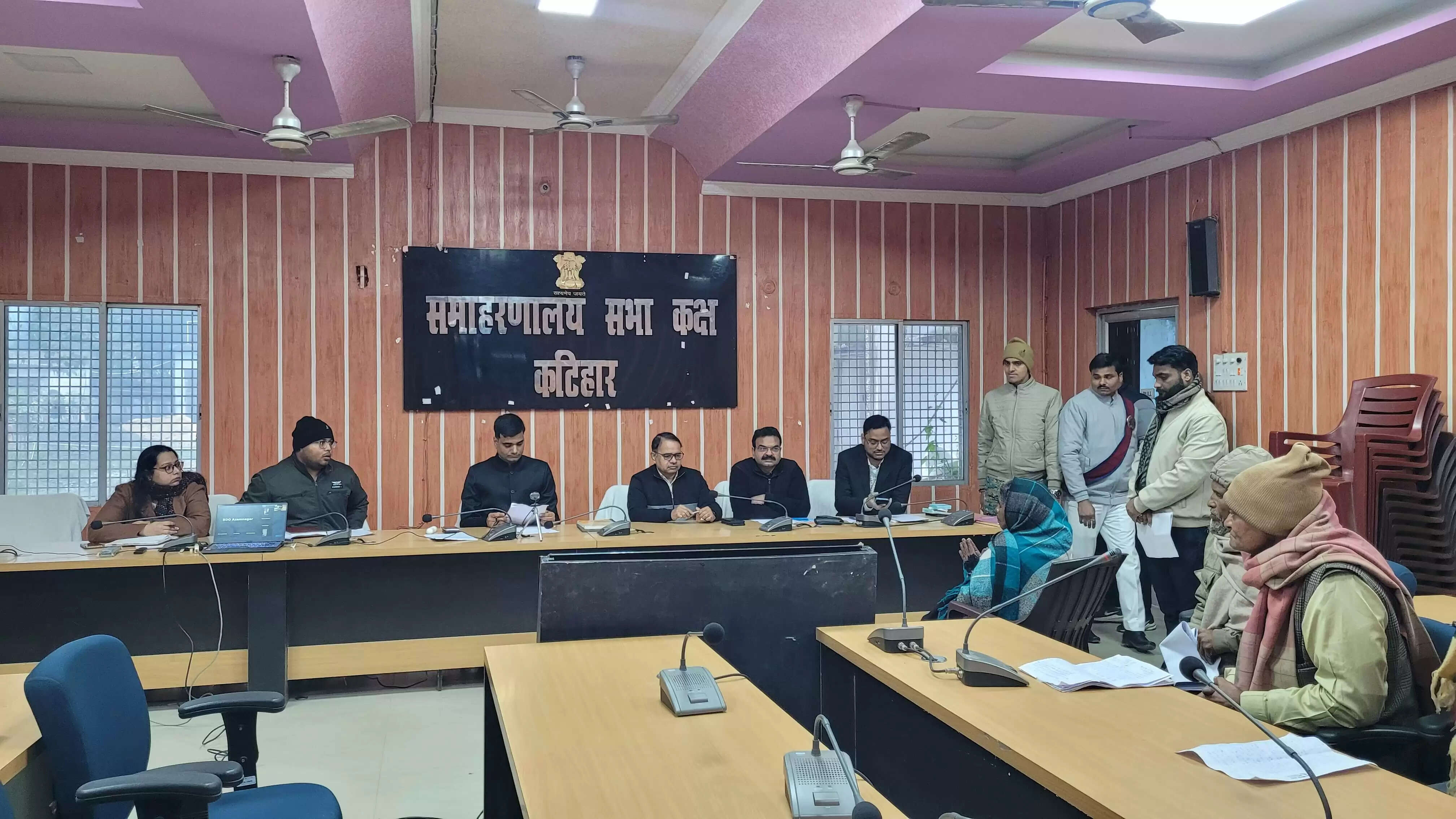 राजस्व और भूमि सुधार मामलों का जनता दरबार में ऑन द स्पॉट समाधान