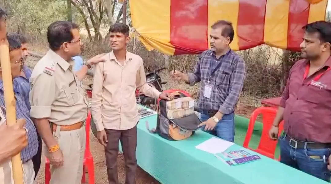 अशोकनगर: चैक पोस्ट पर पुलिस ने जब्त किए 25 लाख रुपये नगद, आयकर अधिकारी जांच में जुटे