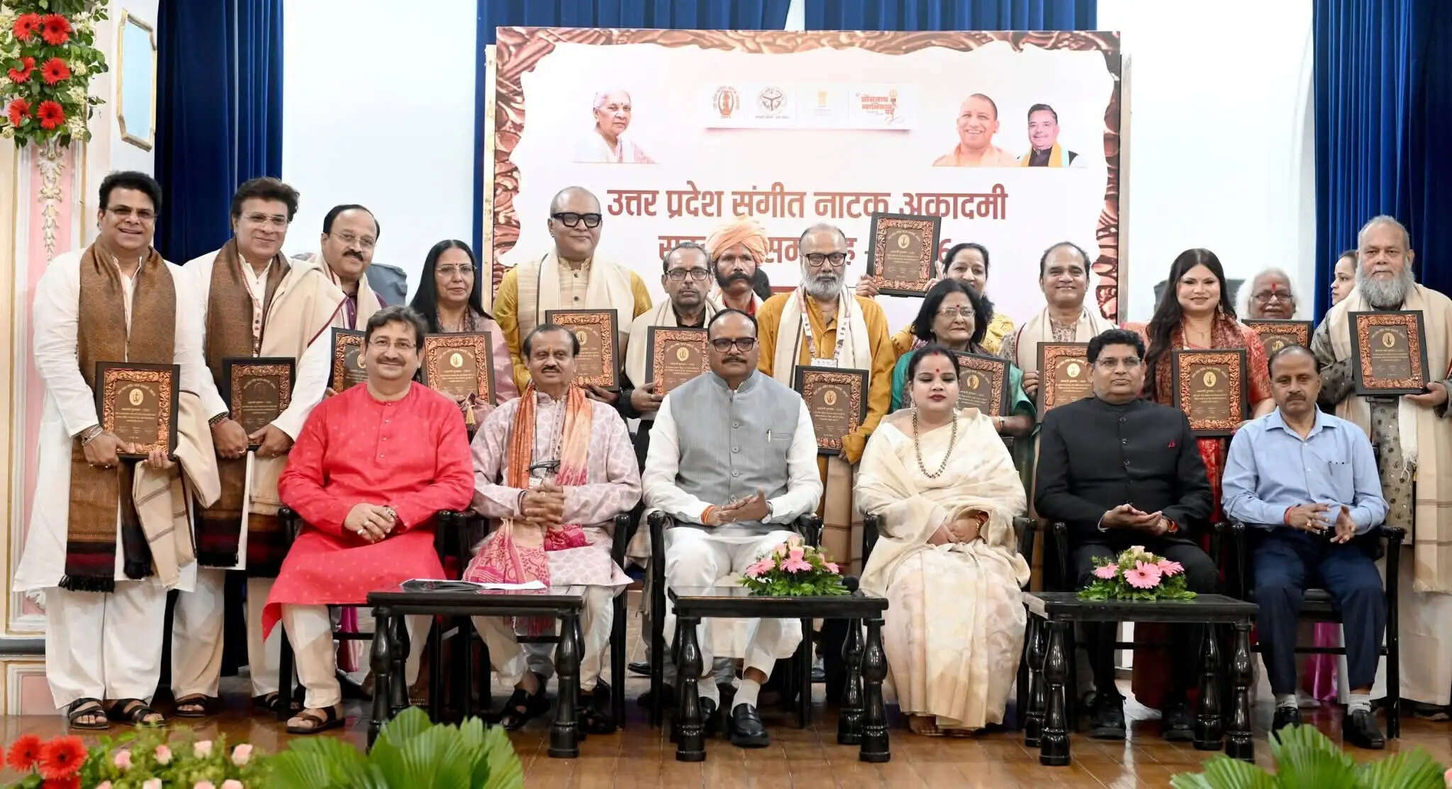 अकादमी सम्मान समारोह : जन भवन में कलाकारों को किया गया सम्मानित