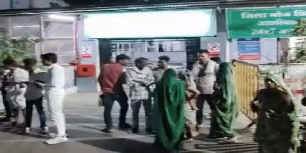 (अपडेट) मध्य प्रदेश के धार में मजदूरों से भरा पिकअप वाहन पलटा, 16 लोगों की मौत