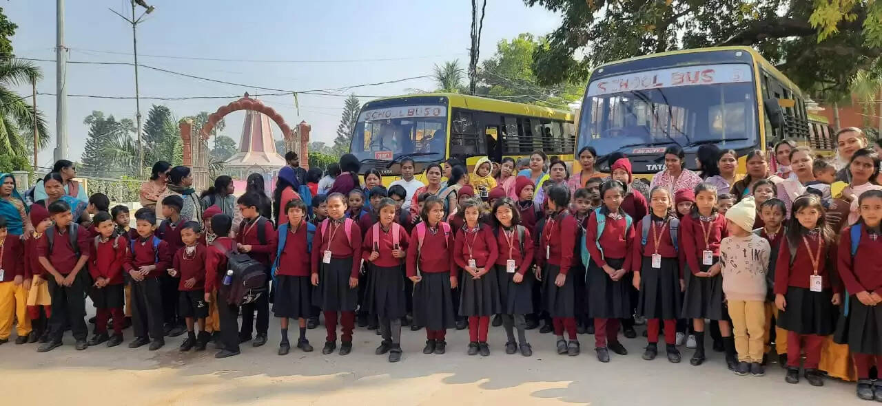 नरगाकोठी के भैया बहनों का शैक्षणिक भ्रमण