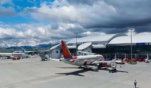 केंद्र ने श्रीनगर एयरपोर्ट पर नया टर्मिनल बनाने की मंजूरी दी