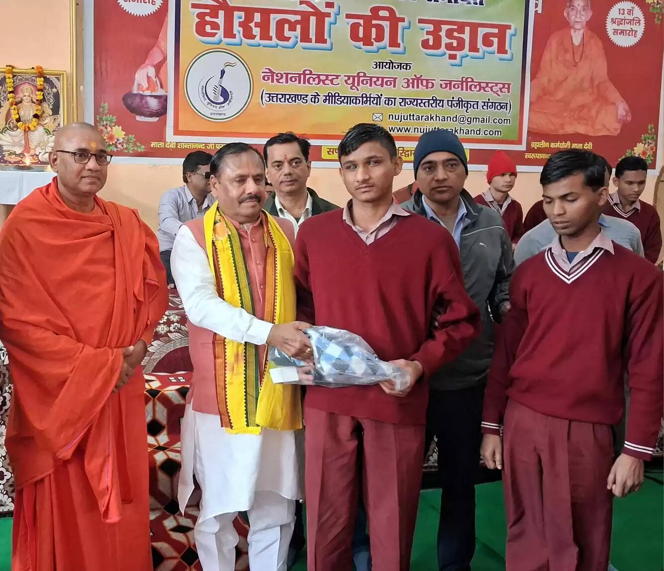 हौसलों की उड़ान कार्यक्रम में नेत्रहीन दिव्यांग हुए सम्मानित