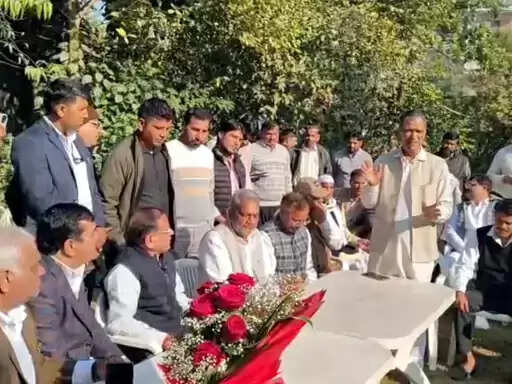 फरीदाबाद : मंत्रियों के आश्वासन के बाद गांव बचाओ संघर्ष समिति का धरना समाप्त