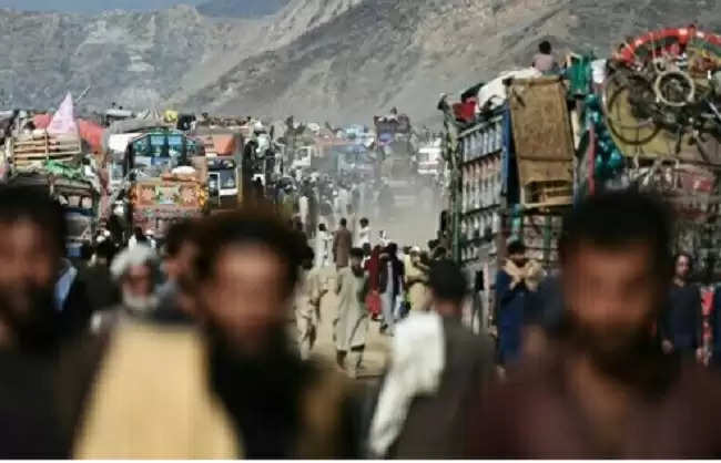 पाकिस्तान के सुरक्षा बलों ने 85 अफगान नागरिकों को गिरफ्तार किया