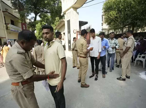 यूपी पुलिस आरक्षी भर्ती परीक्षा : पांच दिनों तक चली परीक्षा में 32 लाख से अधिक अभ्यर्थी हुए शामिल