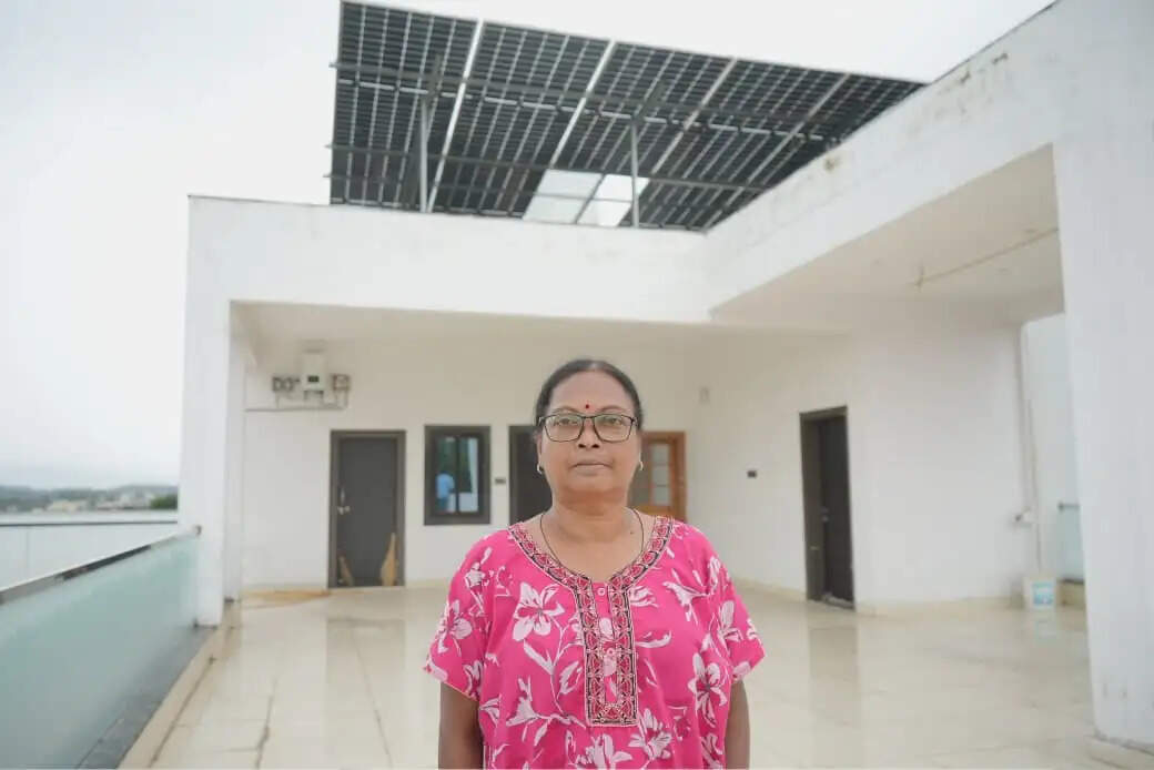 प्रधानमंत्री सूर्यघर योजना से फ्लोरेंस तिर्की का बिजली बिल हुआ शून्य, 10 किलोवाट सोलर प्लांट से हर माह हो रही बचत