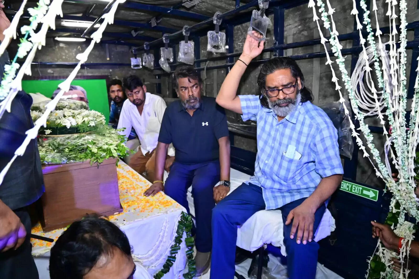 शिबू सोरेन के अंतिम दर्शन को उमड़ा जनसैलाब, पैतृक गांव नेमरा में होगा अंतिम संस्कार