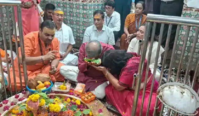 मुख्य निर्वाचन आयुक्त ज्ञानेश कुमार ने ओंकारेश्वर में किए ज्योतिर्लिंग के दर्शन, बोले-23 साल पुराना संकल्प पूरा हुआ