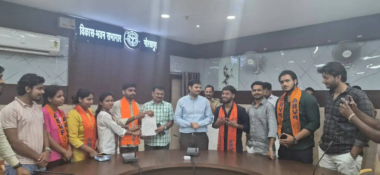 छात्रहितों की अनदेखी बर्दाश्त नहीं, एससी-एसटी छात्रावास को लेकर अभाविप का प्रदर्शन