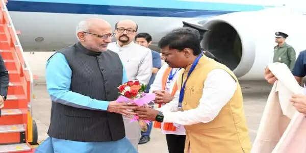 उपराष्ट्रपति सीपी राधाकृष्णन रायपुर पहुंचे, राज्यपाल और मंत्रीगणों ने किया स्वागत