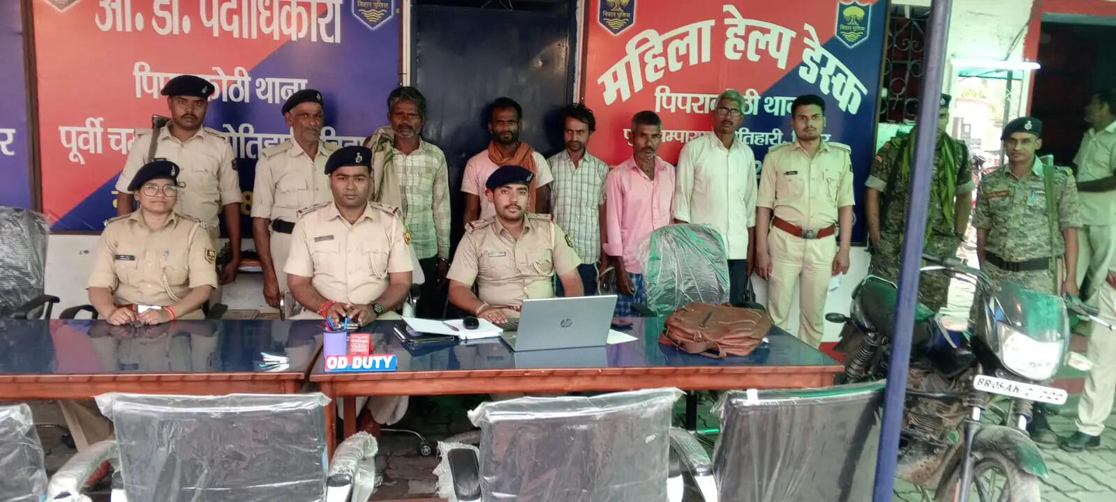 शराब के साथ दो कारोबारी समेत पांच गिरफ्तार