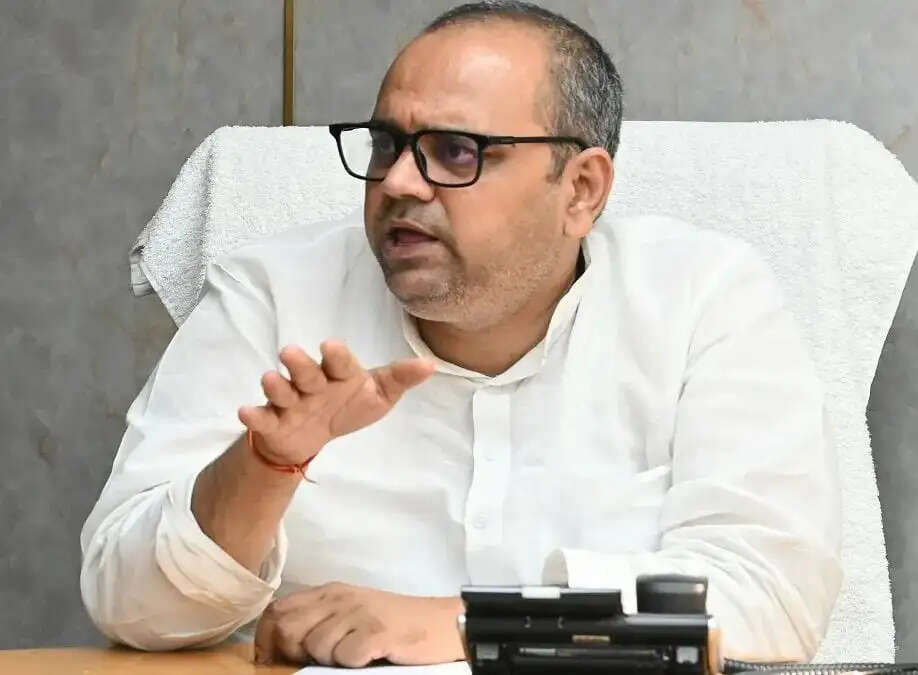 दिल्ली सरकार ने 275 विदेशी मेडिकल स्नातकों को इंटर्नशिप सीटें की आवंटित