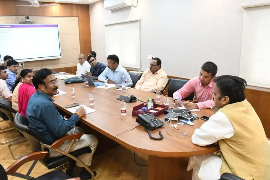 जिला शीघ्र हस्तक्षेप केंद्रों को करें सुदृढ़ : उप मुख्यमंत्री शुक्ल