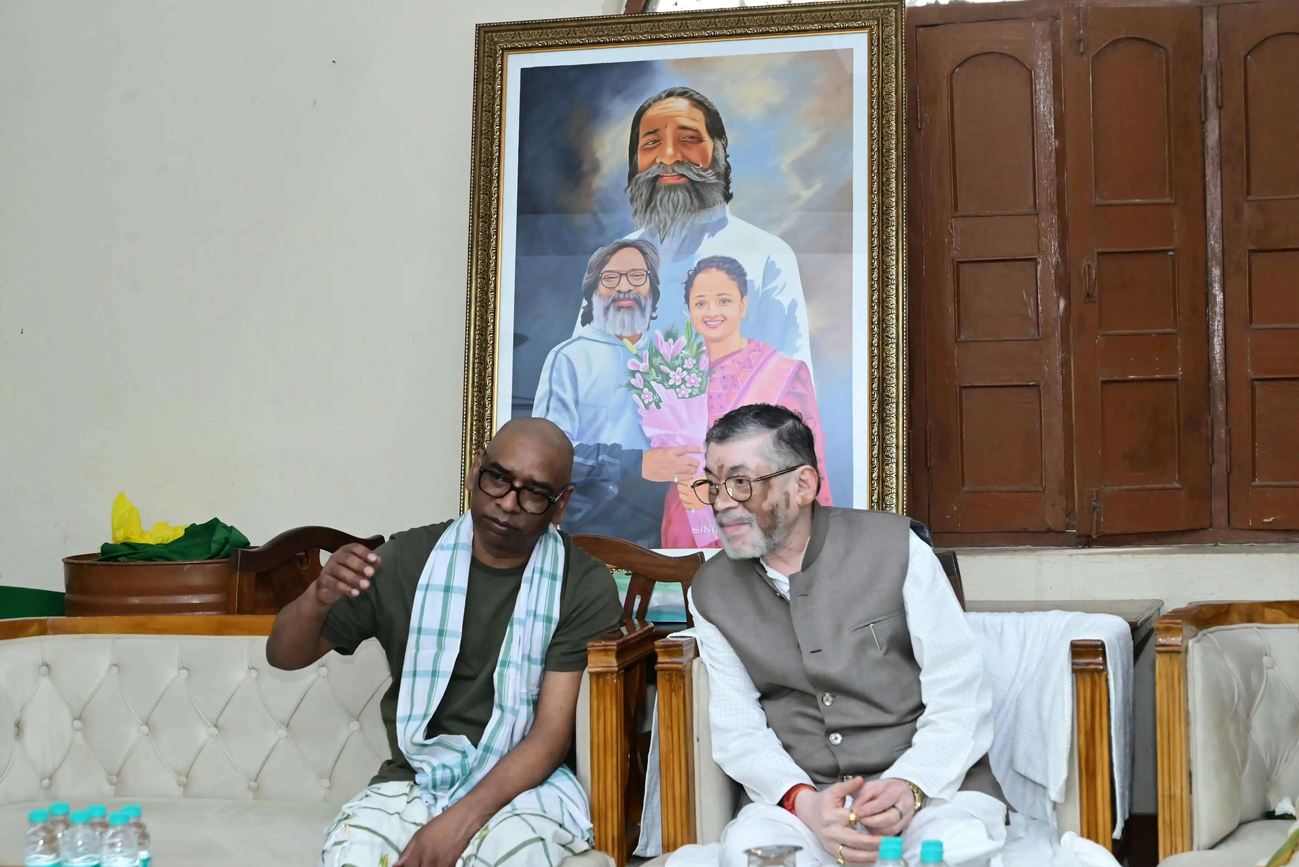 राज्यपाल संतोष गंगवार ने नेमरा पहुंचकर रूपी सोरेन को दी श्रद्धांजलि