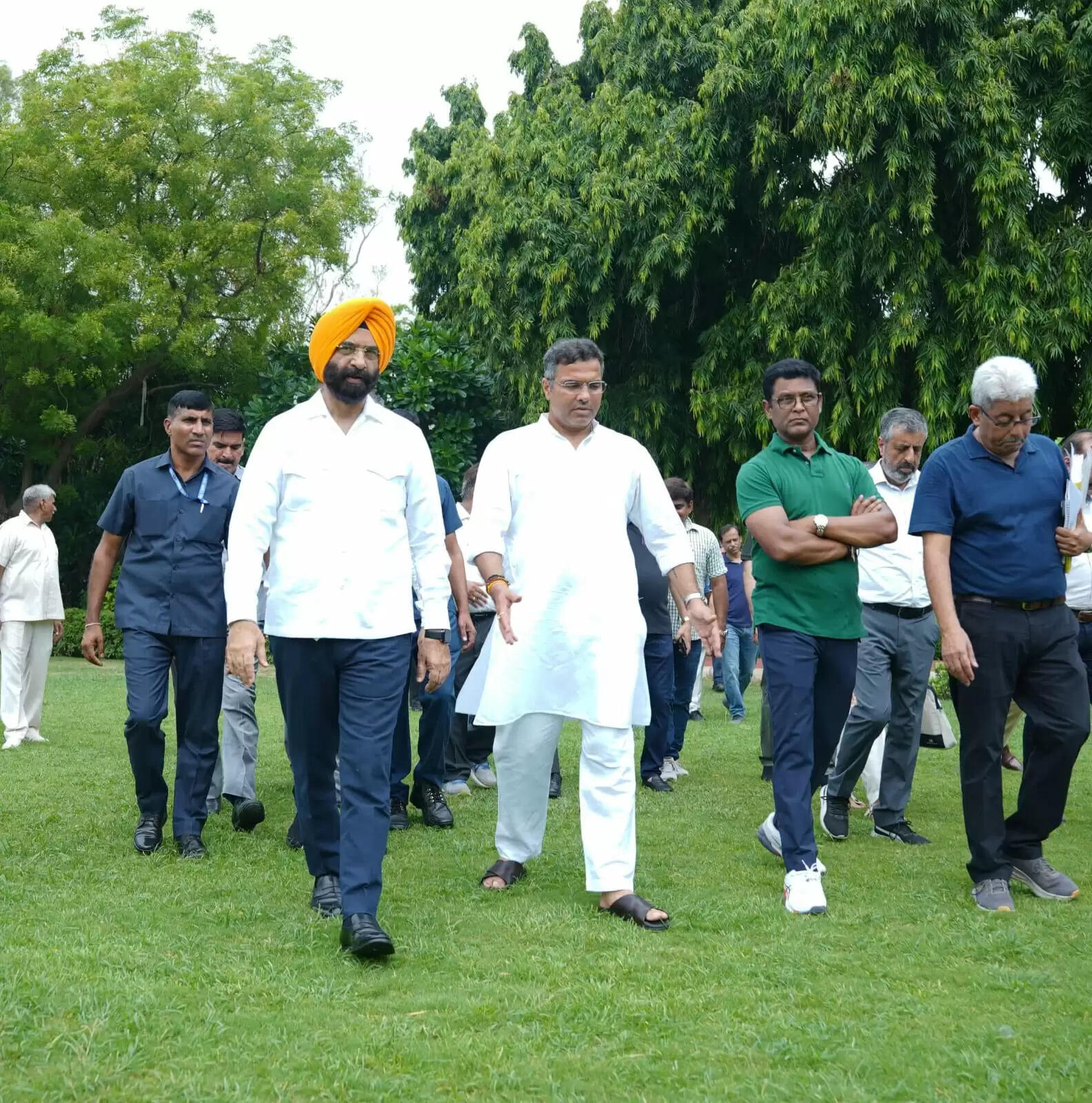 पर्यावरण मंत्री ने नेहरू पार्क का दौरा कर क्लीन एयर जोन बनाने की संभावना का किया अध्ययन