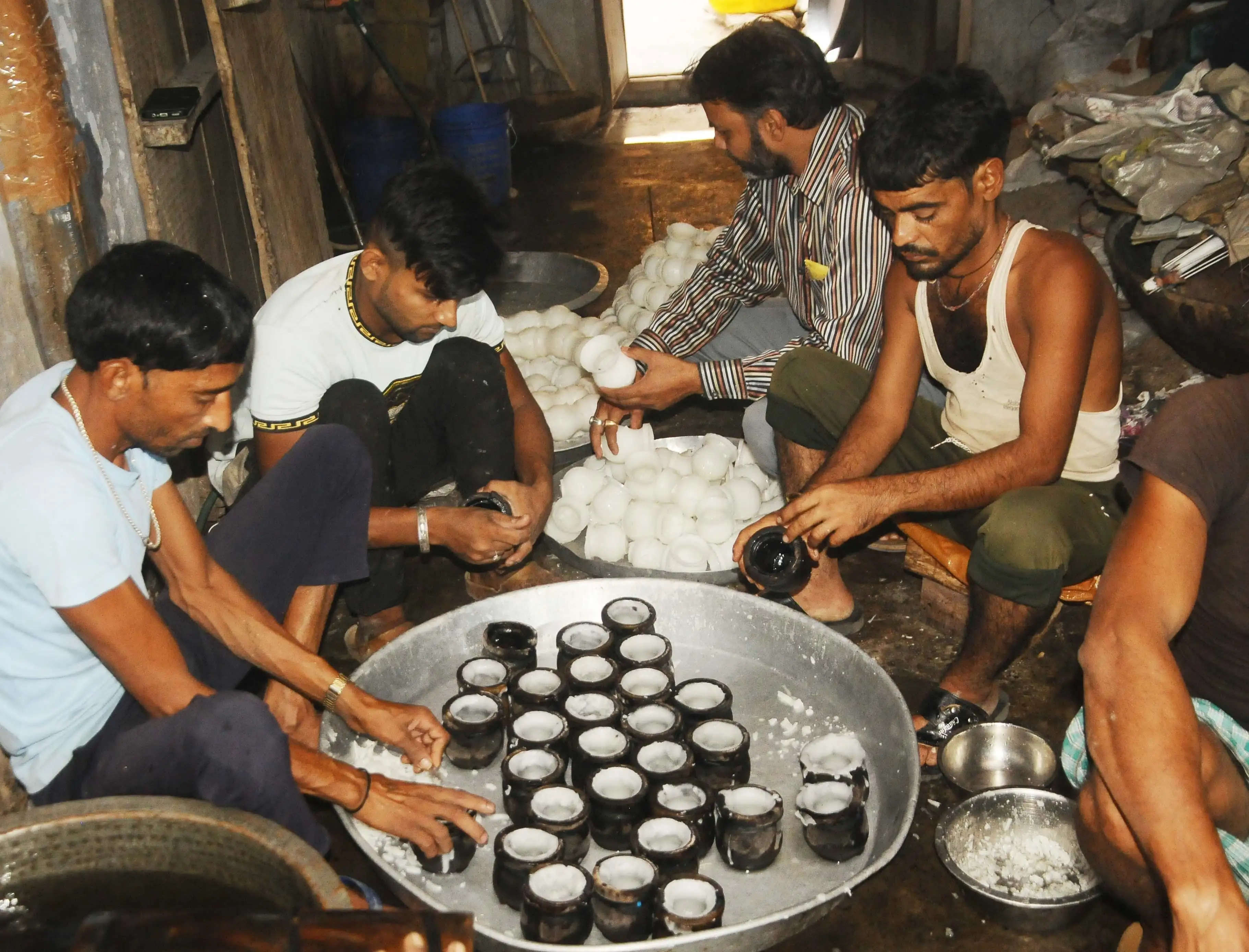 करवा चौथ बुधवार को: सुहागिनों व्रत रख पति की लंबी आयु की करेंगी कामना