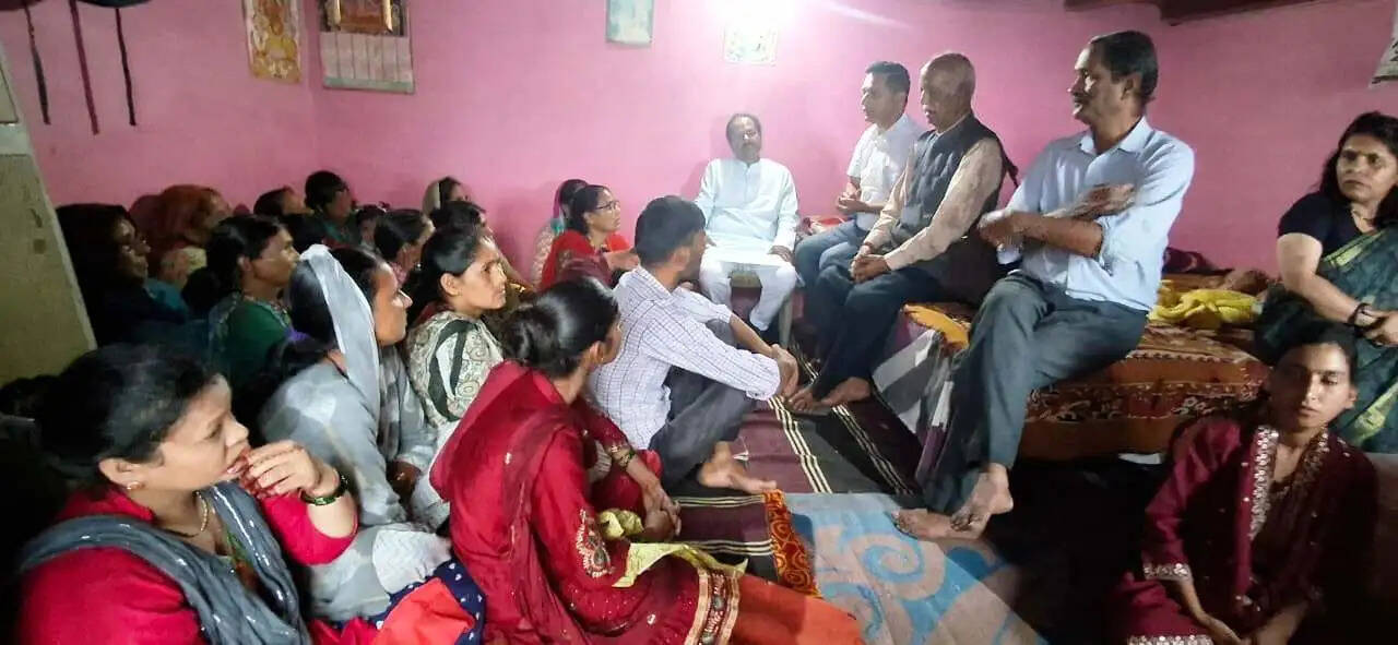 सड़क नहीं तो वोट नहीं, बजून-फगुनियाखेत के ग्रामीणों ने दी चुनाव बहिष्कार की चेतावनी