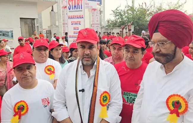 सोनीपत: एड्स जागरूकता के लिए 140 प्रतिभागियों ने निकाली मैराथन