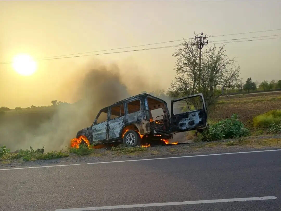 राजस्थान में स्कॉर्पियो में जिंदा जले पूर्व सरपंच, मां-बेटे सहित चार लोग, हत्या का अंदेशा
