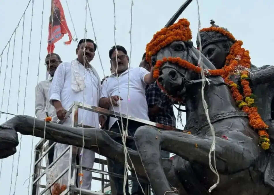 राजगढ़ः वीरांगना रानी अवंतीबाई लोधी की जयंती पर किया माल्यार्पण, शौर्य और बलिदान को किया याद