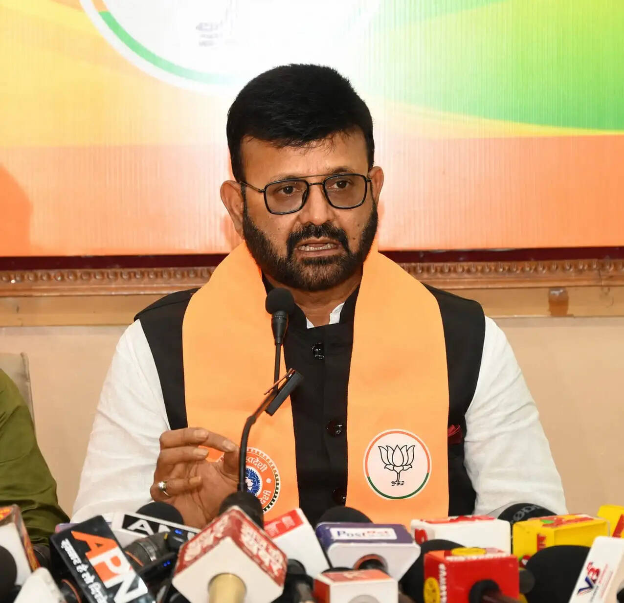 ट्रेजरी घोटाले में वरिष्ठ अधिकारियों को बचा रही है सरकार : प्रतुल शाहदेव