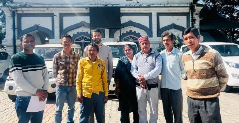 रेणुका बाँध विस्थापितों ने जिलाधीश सिरमौर को सौंपा ज्ञापन, पुनर्वास की मांग