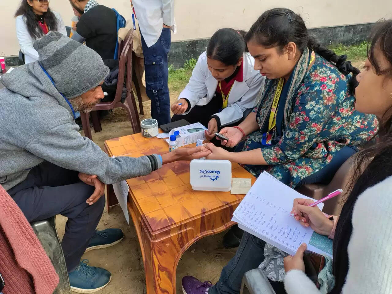 ग्रामीण समाज के लिए अत्यंत उपयोगी सिद्ध होते हैं स्वास्थ्य शिविर : डॉ. रश्मि झा