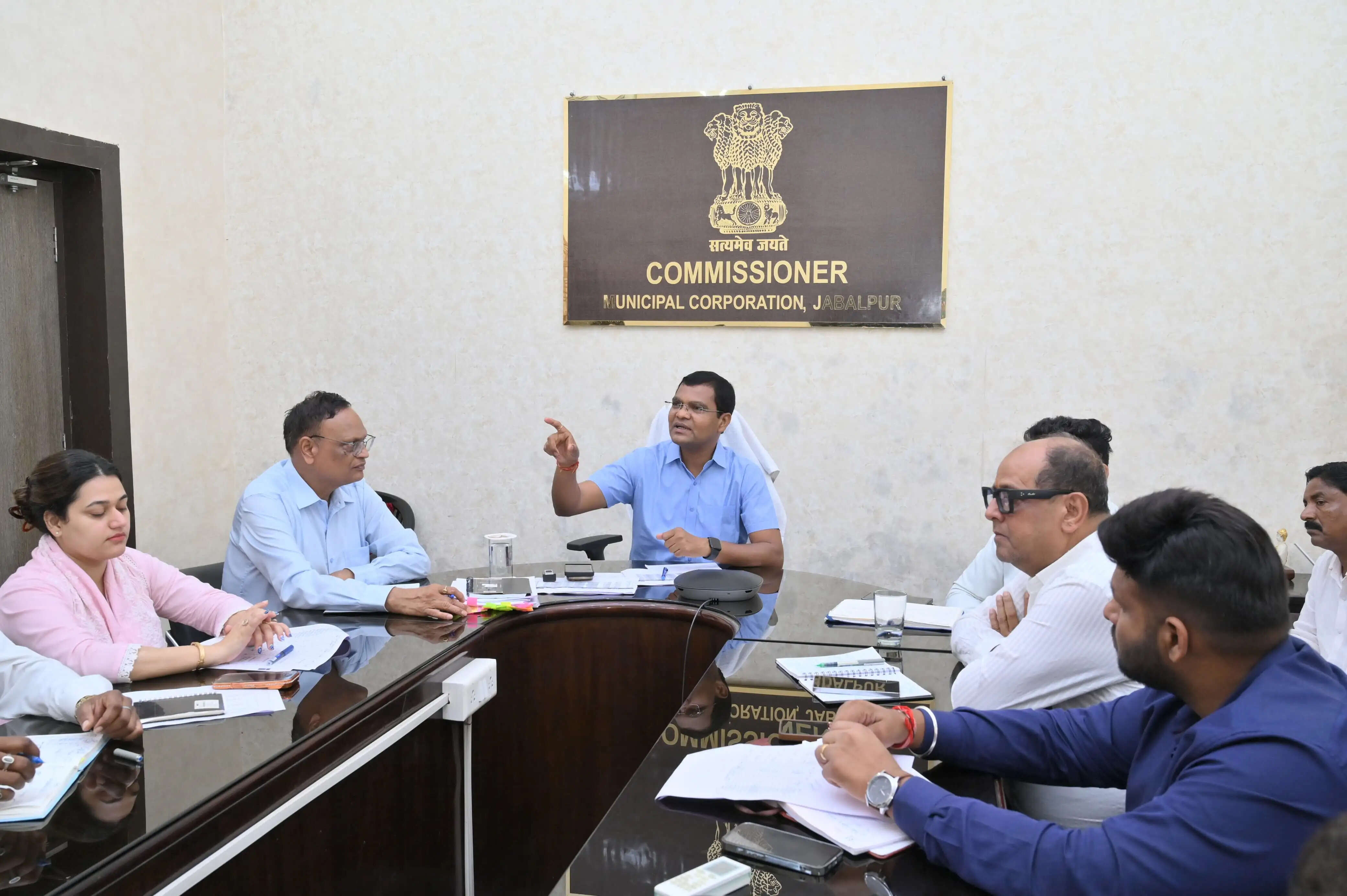 जबलपुर में आपदा प्रबंधन कंट्रोल रूम को चौबीस घंटे सक्रिय रखने के दिए निर्देश