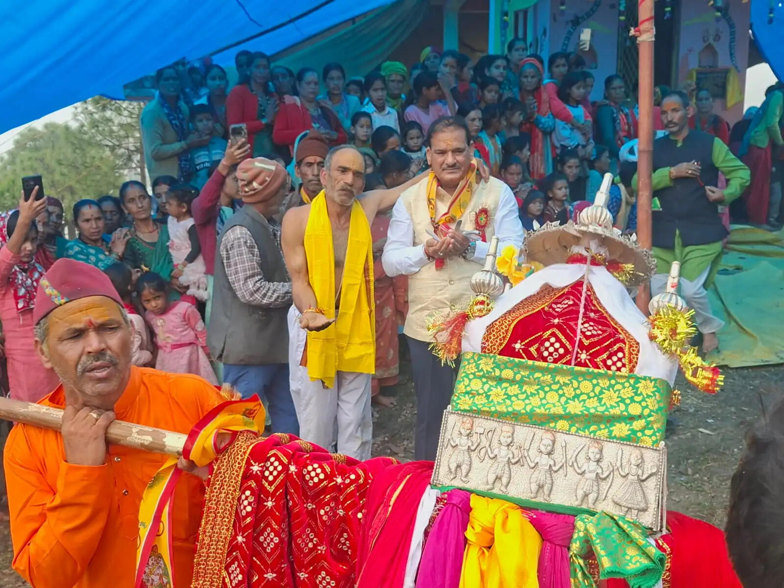 सौंदी गांव में नवनिर्मित नागराजा मंदिर का विधायक नेगी ने किया शिलान्यास