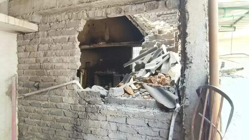 सक्ती : घर में अचानक ब्लास्ट हुआ गैस सिलेंडर, आग बुझाने की कोशिश में&nbsp;नाै लोग झुलसे, छह गंभीर