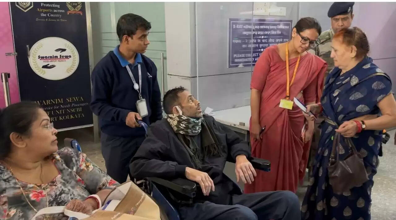 इंडिगो संकट के बीच काेलकाता एयरपोर्ट की निदेशक ने लिया हालात का जायजा