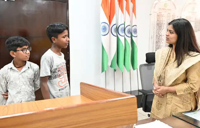 सोनीपत में पीएम केयर्स योजना से लाभान्वित बच्चों ने उपायुक्त नेहा से की मुलाकात