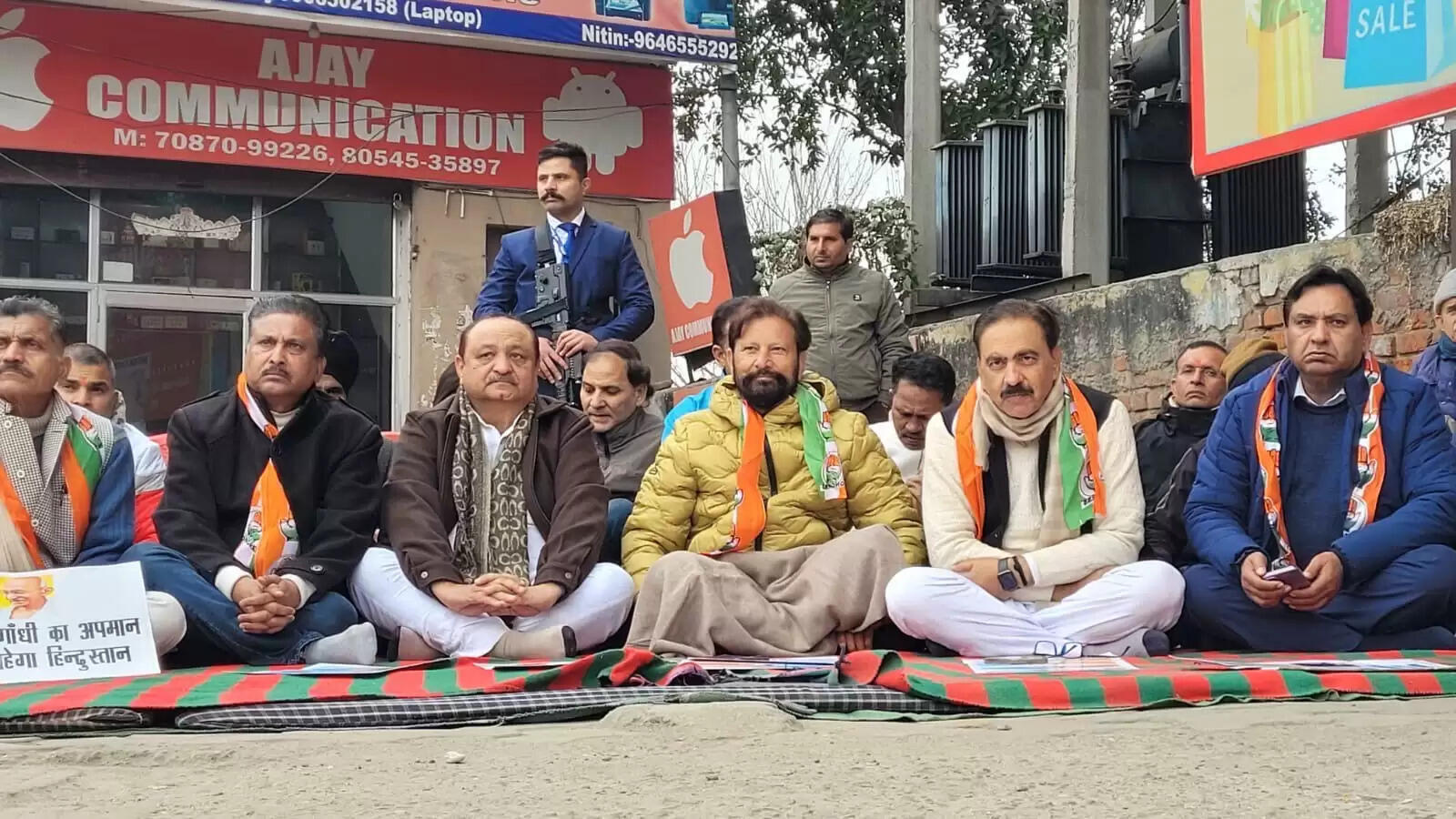 कठुआ में कांग्रेस का मनरेगा बचाओ संग्राम तेज, शहीदी चाैक पर एक दिवसीय धरना