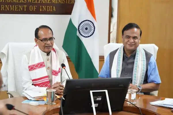 शिवराज-सरमा मुलाकात में कृषि, ग्रामीण विकास की योजनाओं पर चर्चा
