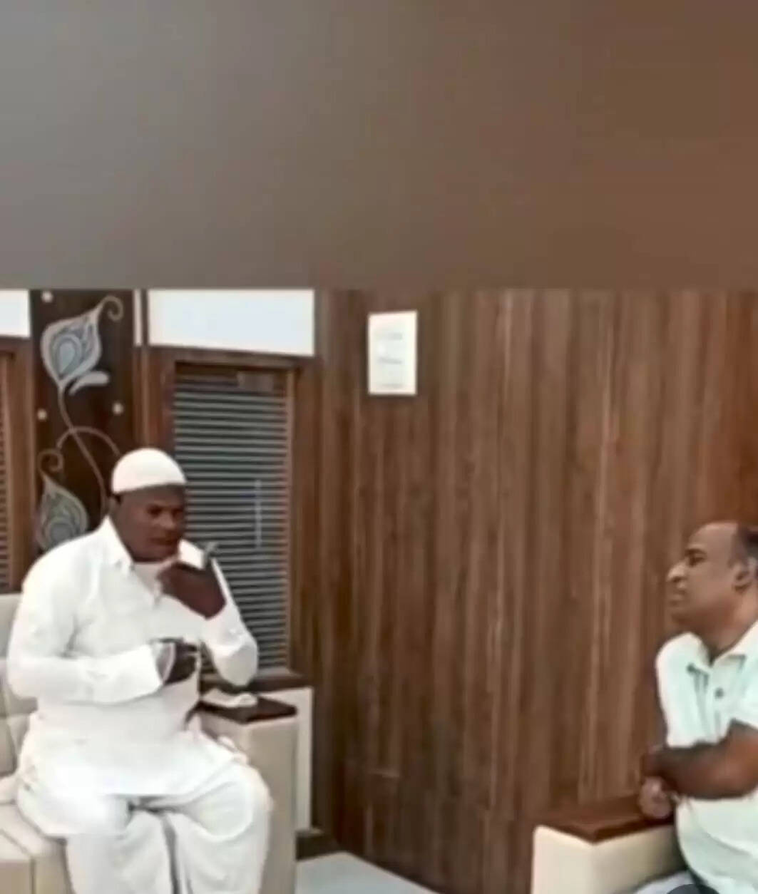 राजगढ़ः कलेक्टर से एक लाख का चैक पाने वाला प्लंबर निकला धोखेबाज,नपा कर्मचारी बनकर किए अवैध कनेक्शन