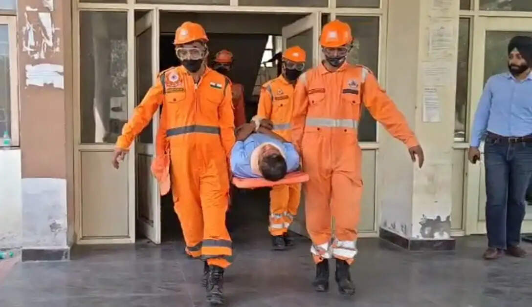 फरीदाबाद : भूकंप आपदा से निपटने के लिए प्रशासन और एनडीआरएफ ने की संयुक्त मॉक ड्रिल