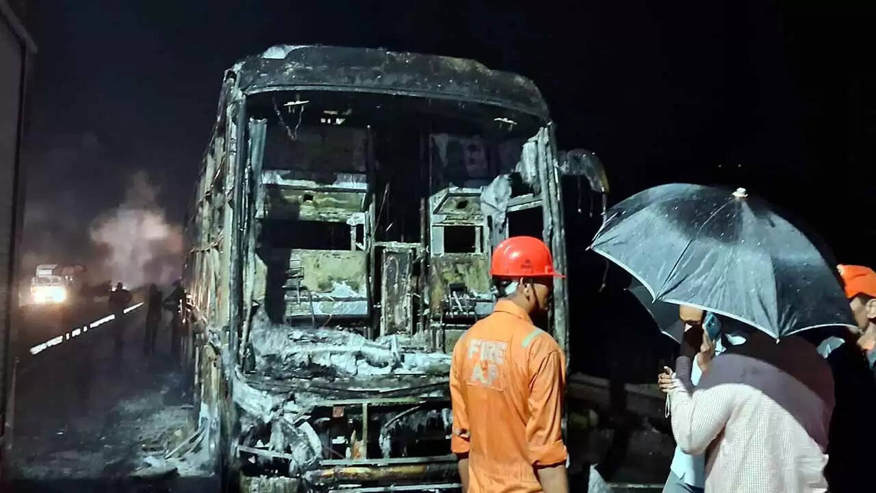 कुरनूल बस हादसा : 19 शवों का डीएनए परीक्षण पूरा