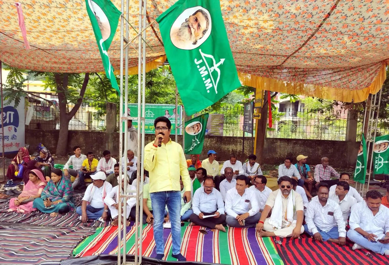 गैस सिलेंडर के मूल्य वृद्धि के खिलाफ झामुमो का धरना प्रदर्शन