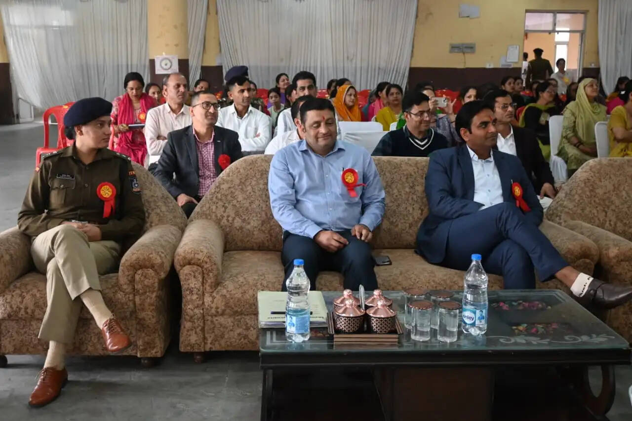 महिलाएं आज हर क्षेत्र में प्राप्त कर रही उल्लेखनीय उपलब्धियां : हेमराज बैरवा